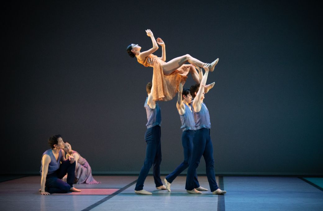 The Royal Ballet in <i>Everybody Keeps Me</i> &copy; ROH | Alice Pennefather