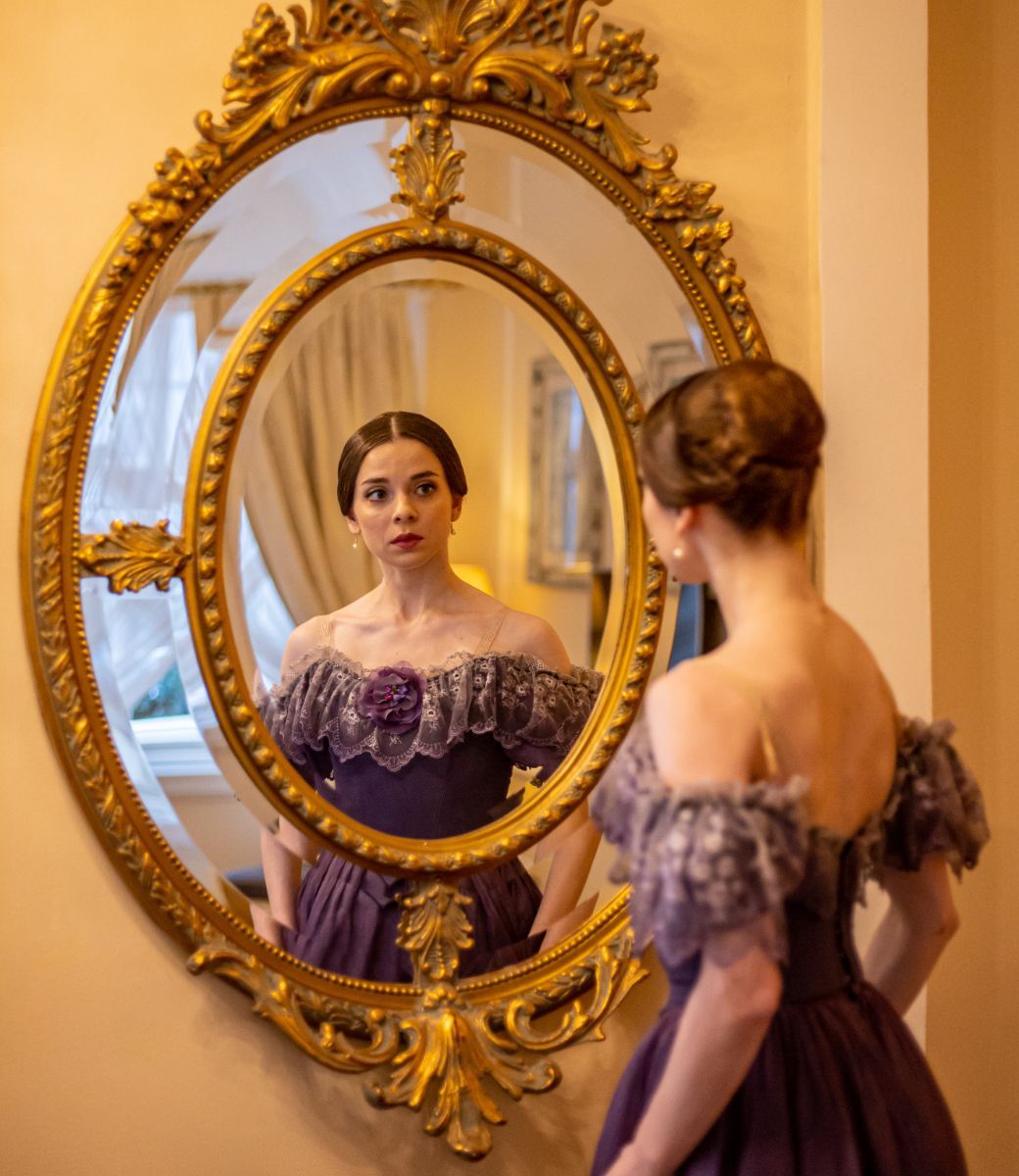 Alina Nanu as Tatiana in <i>Onegin</i> &copy; Czech National Ballet