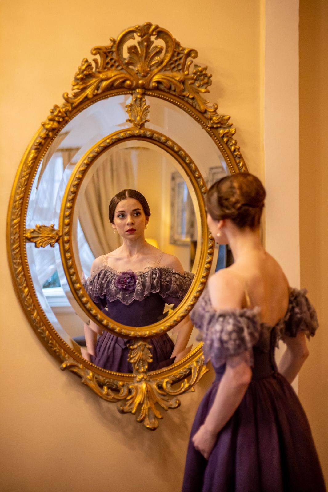 Alina Nanu as Tatiana in <i>Onegin</i> &copy; Czech National Ballet