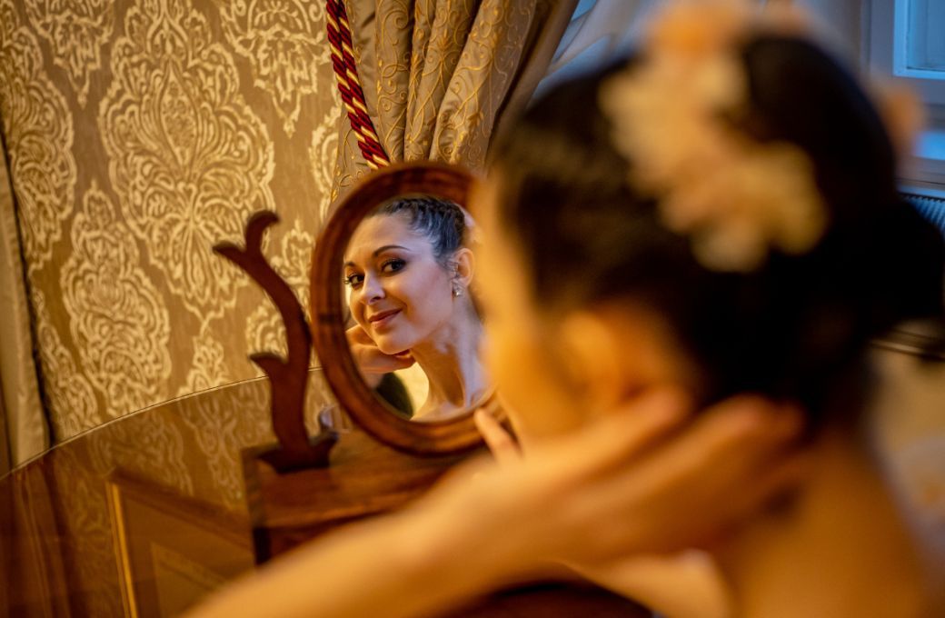 Irina Burduja as Olga in <i>Onegin</i> &copy; Czech National Ballet