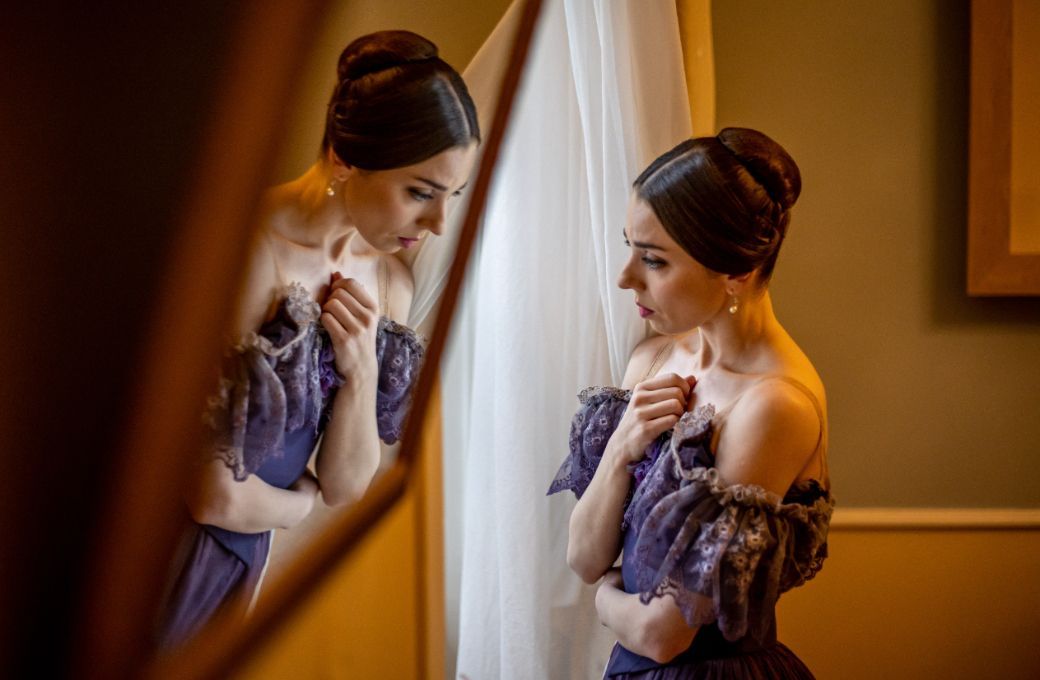 Alina Nanu as Tatiana in <i>Onegin</i> &copy; Czech National Ballet