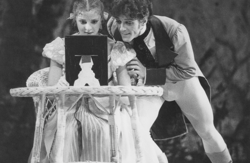 Como Olga y Lensky en <i>Onegin</i>, de John Cranko con Mark Silver © Leslie E. Spatt