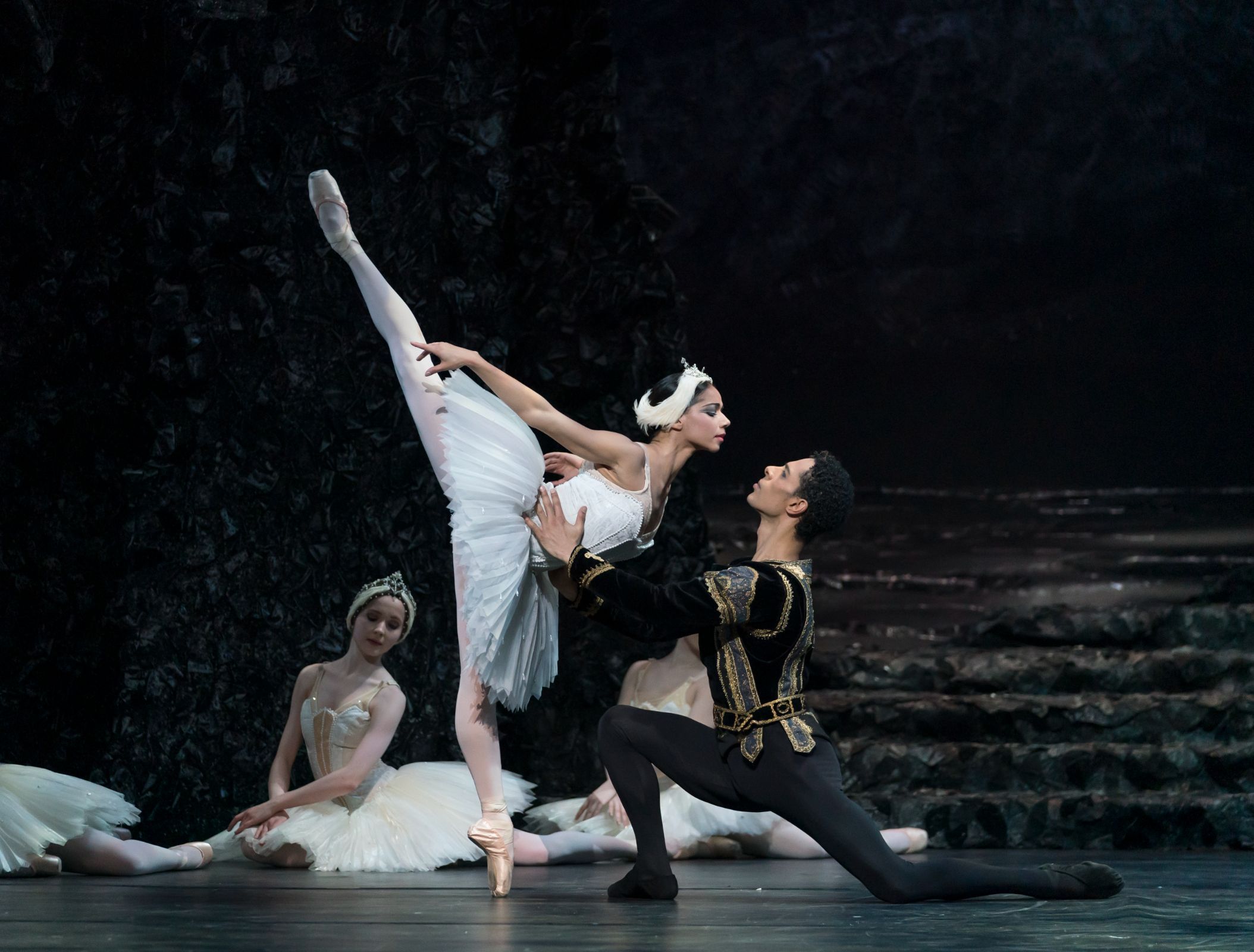 Céline Gittens and Tyrone Singleton in <i>Swan Lake</i> © Bill Cooper