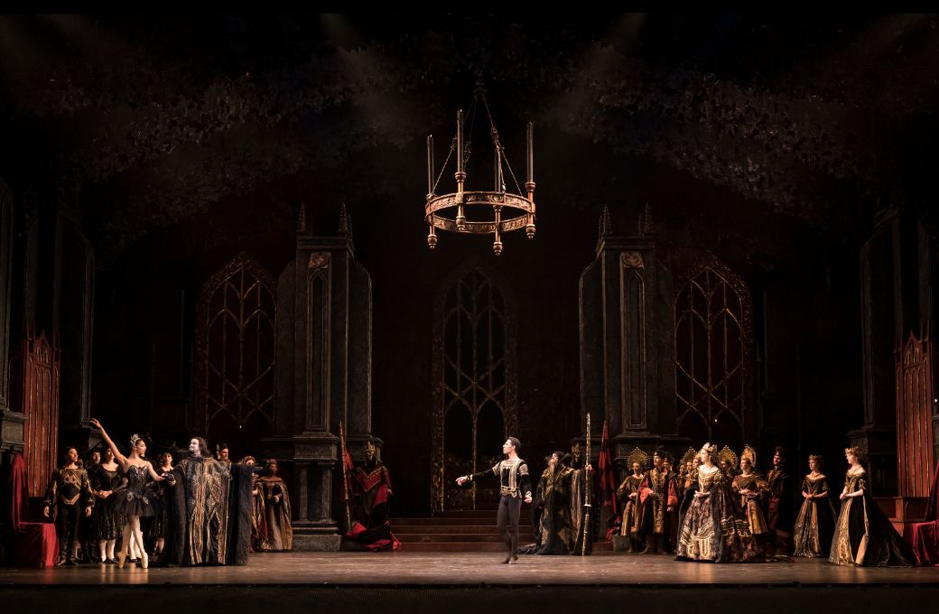 Birmingham Royal Ballet in <i>Swan Lake</i> Act 3 © Bill Cooper