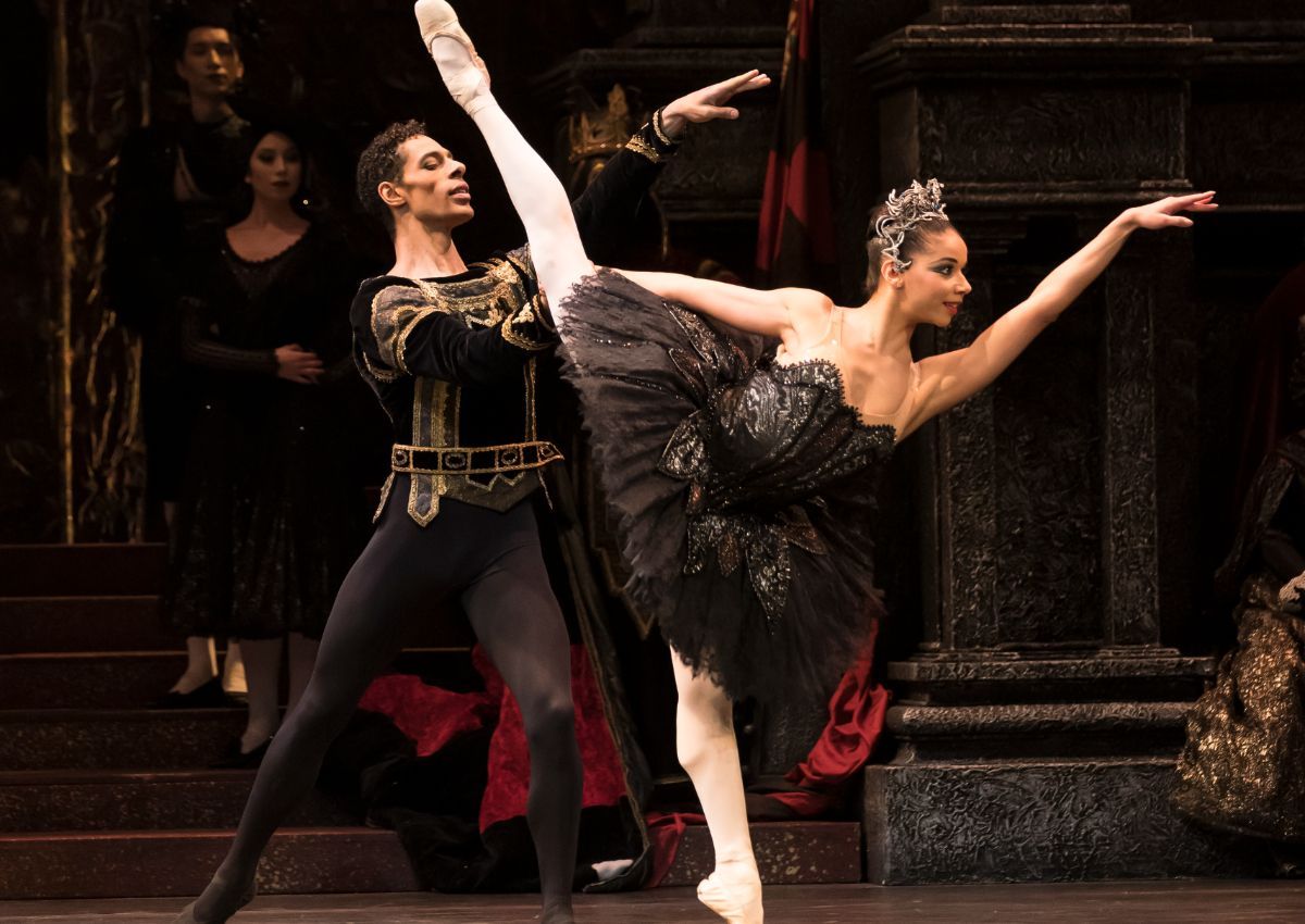 Céline Gittens and Tyrone Singleton in Act 3 of <i>Swan Lake</i> © Bill Cooper