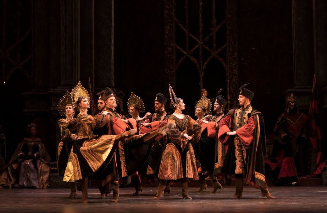 Birmingham Royal Ballet in <i>Swan Lake</i> © Bill Cooper