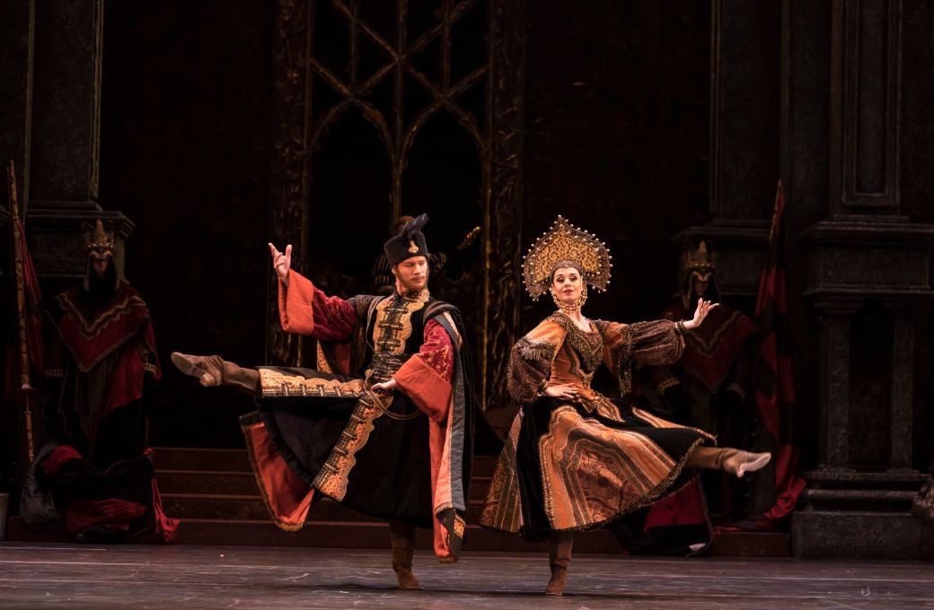 Birmingham Royal Ballet in <i>Swan Lake</i> © Bill Cooper