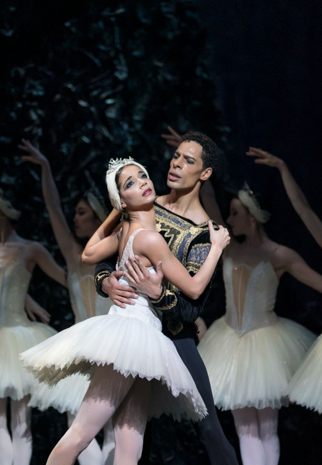 Céline Gittens and Tyrone Singleton in <i>Swan Lake</i> © Bill Cooper