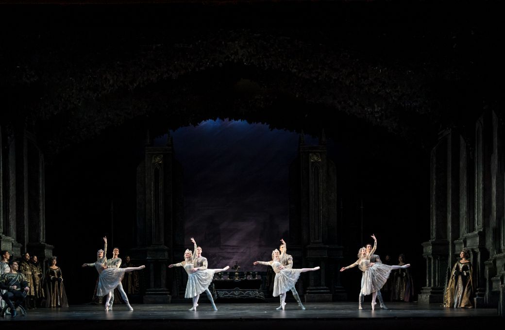 Birmingham Royal Ballet in <i>Swan Lake</i> Act 1 © Bill Cooper