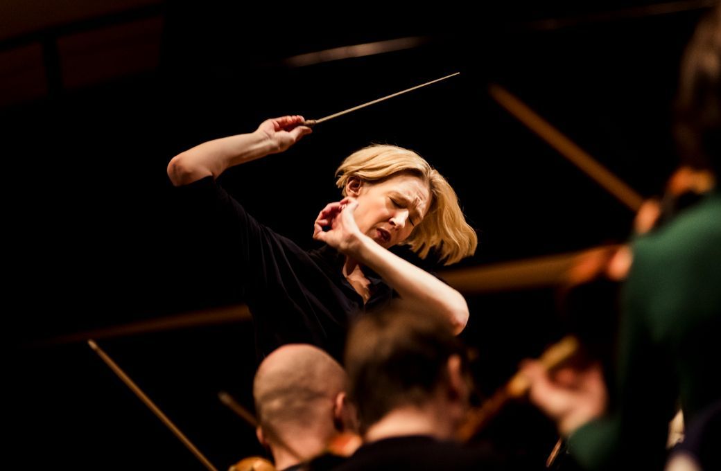 Joana Mallwitz dirige l'Orchestre de Paris &copy; Mathias Benguigui / Pasco &amp; Co