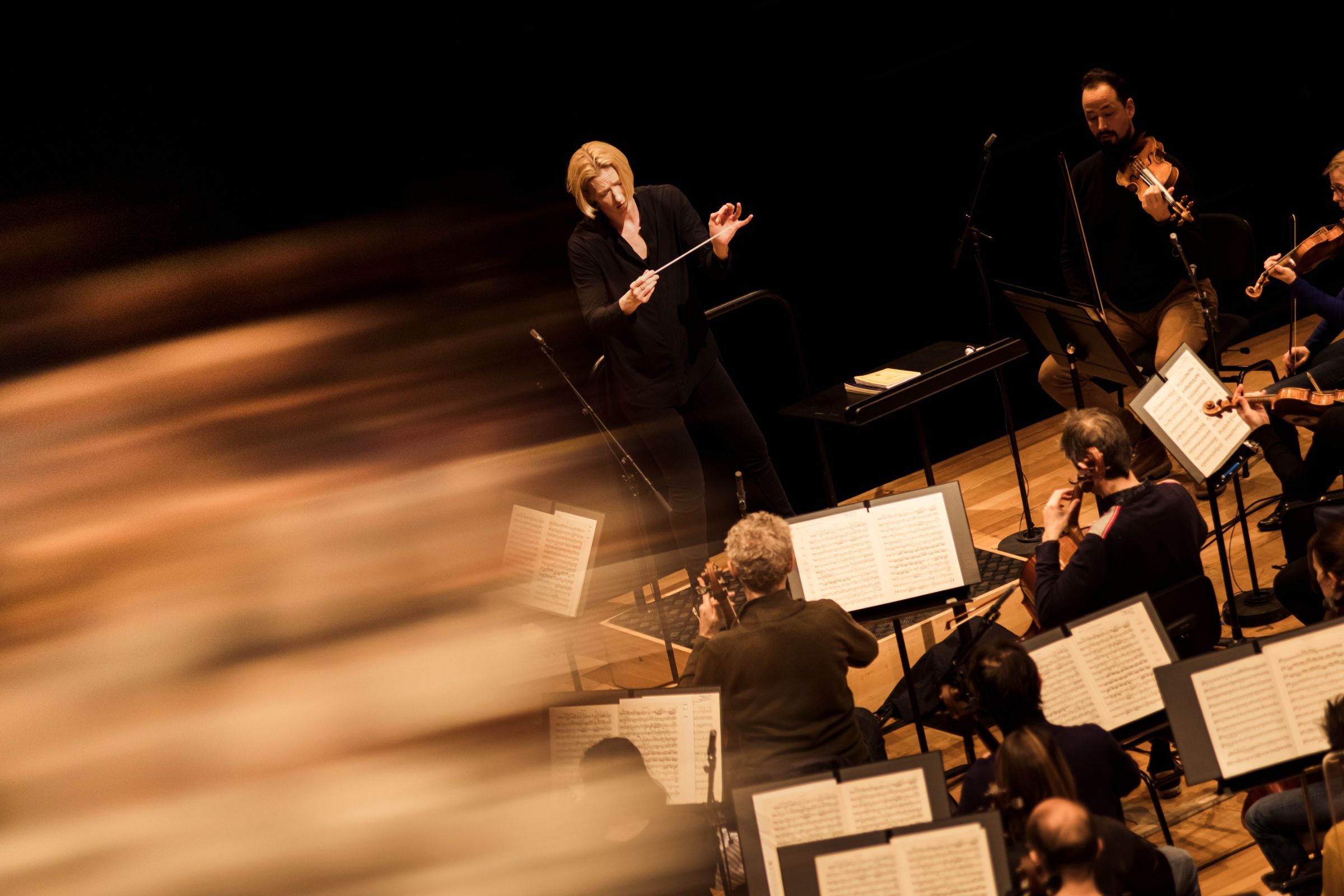 Joana Mallwitz dirige l'Orchestre de Paris &copy; Mathias Benguigui / Pasco &amp; Co