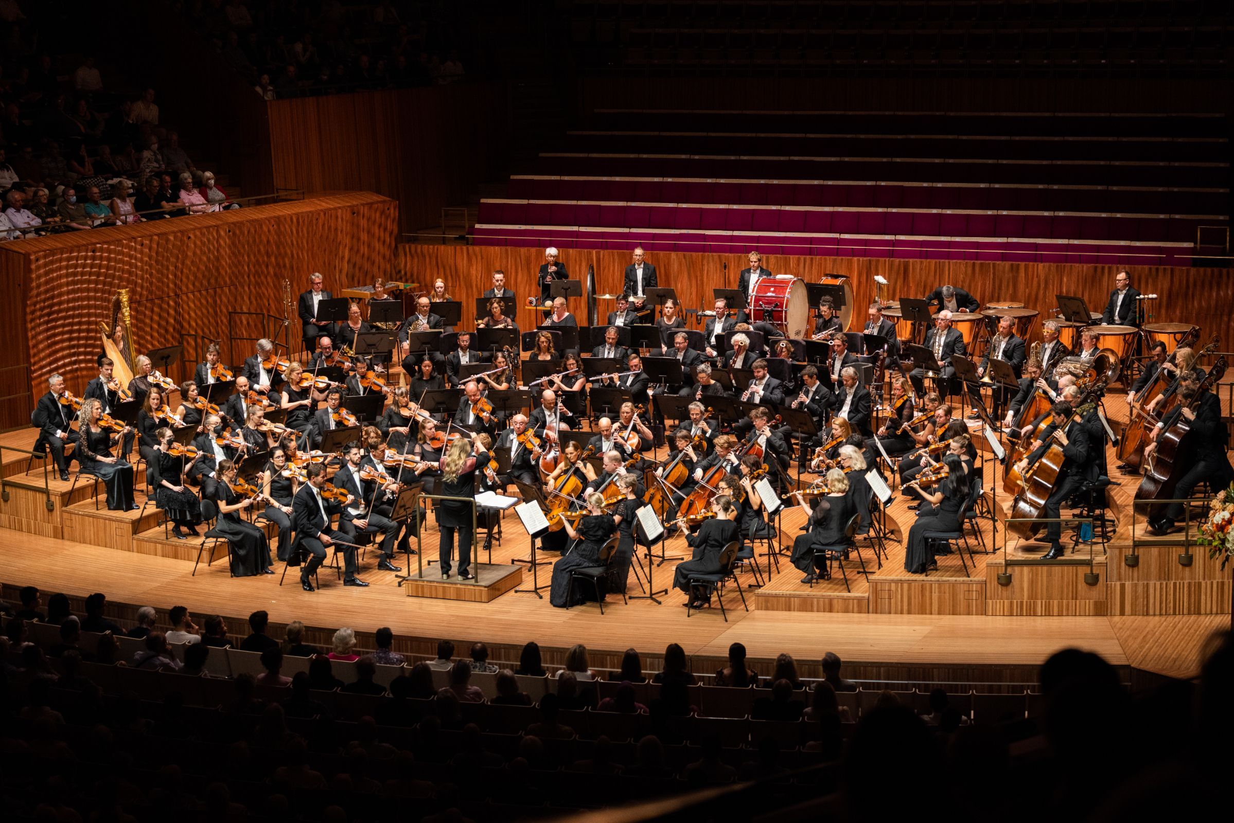 Simone Young conducts the Sydney Symphony Orchestra &copy; Supplied by the Sydney Symphony Orchestra