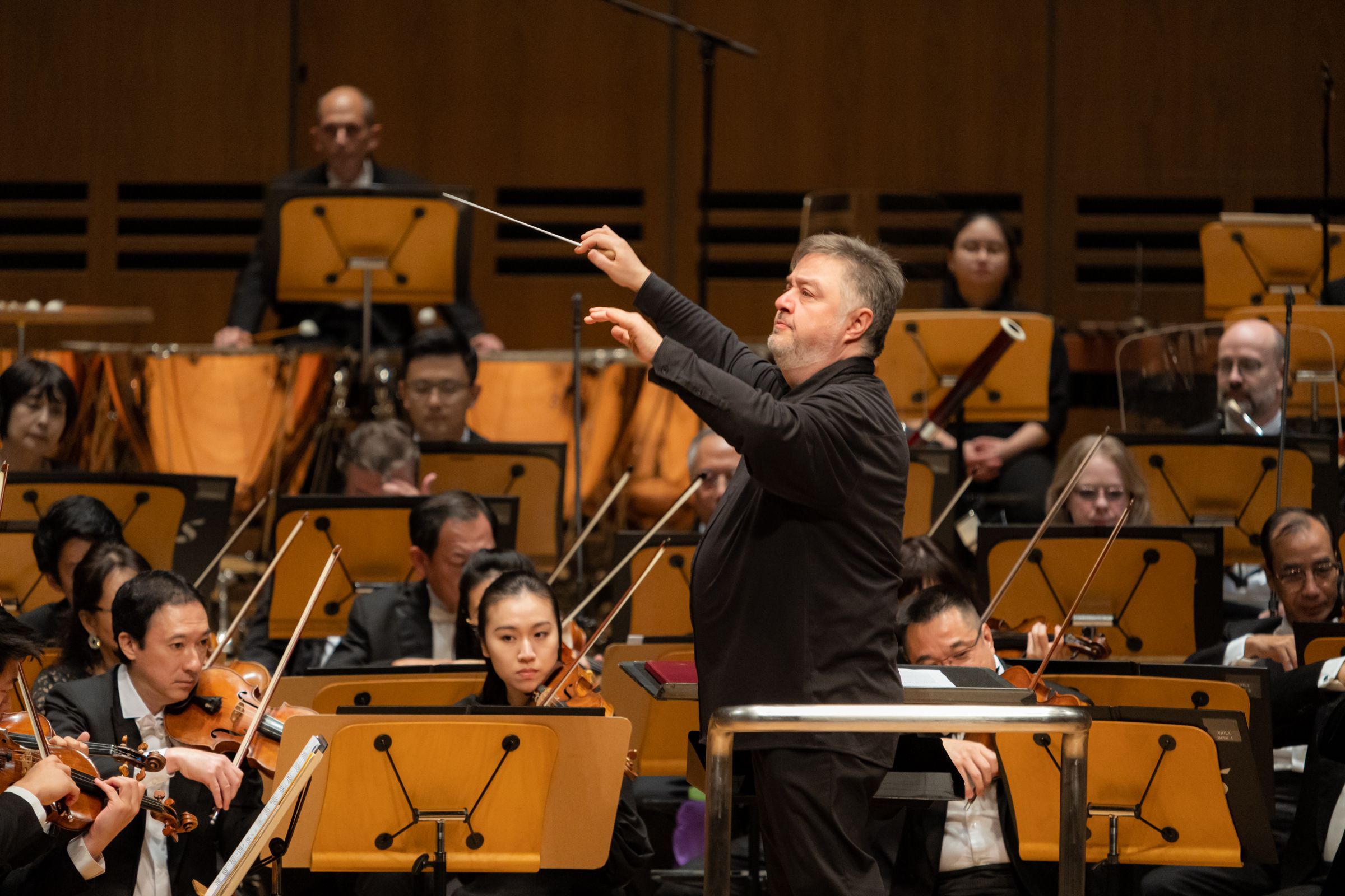 Stefan Blunier conducts the Singapore Symphony Orchestra © Singapore Symphony Orchestra | Aloysius Lim