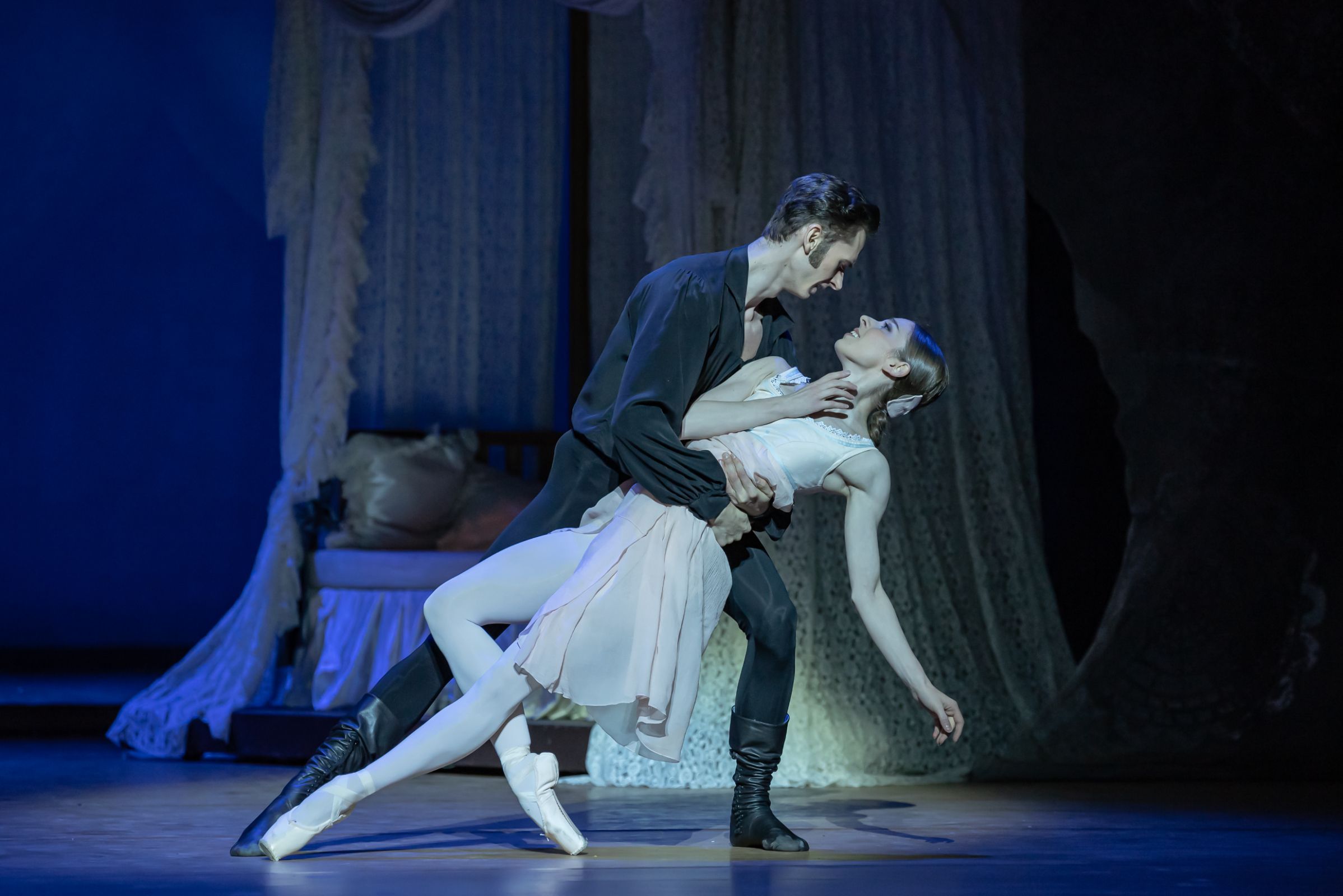 Patrik Holeček and Alina Nanu as Onegin and Tatiana in <i>Onegin</i> © Serghei Gherciu