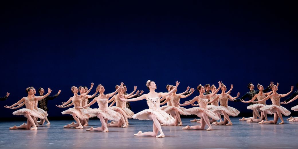 <i>Ballet Impérial</i> par le Ballet de l'Opéra de Paris © Agathe Poupeney / Opéra national de Paris