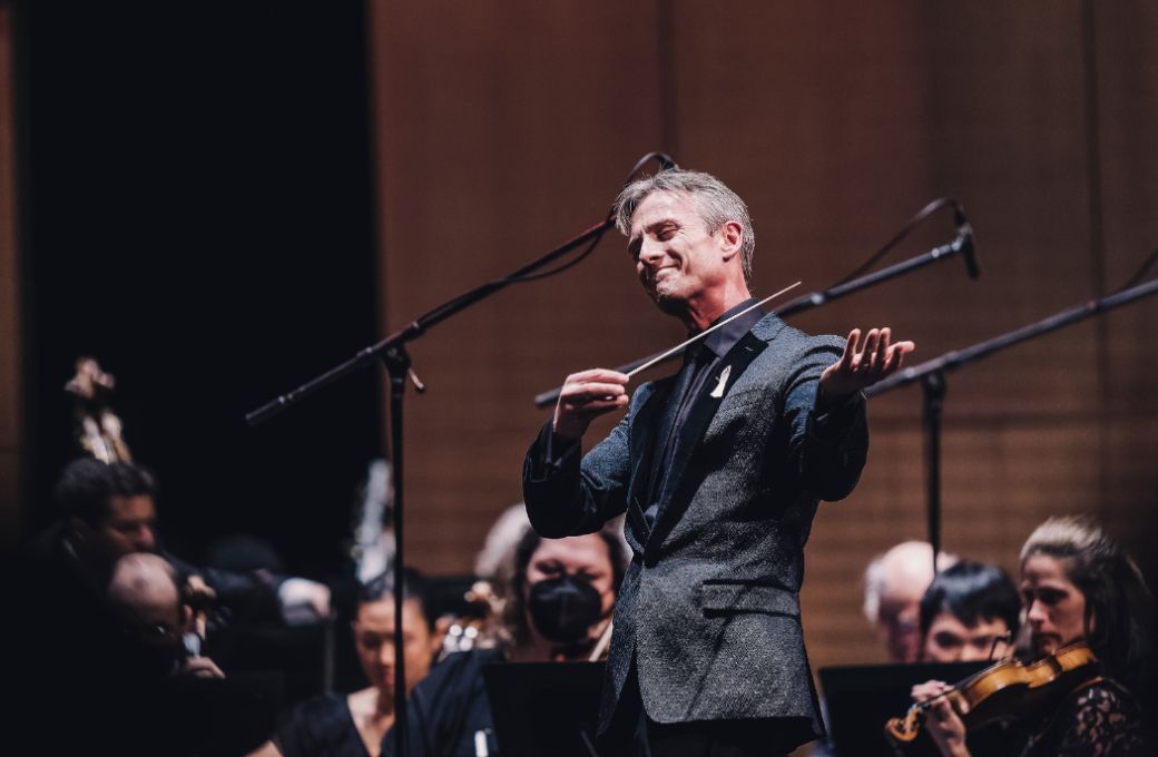 Alexander Shelley conducts the National Arts Centre Orchestra &copy; Curtis Perry
