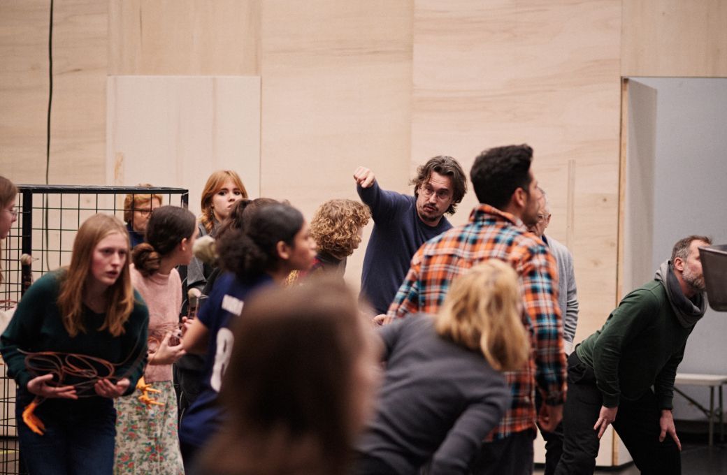 Director Damiano Michieletto works with the chorus &copy; Milagro Elstak