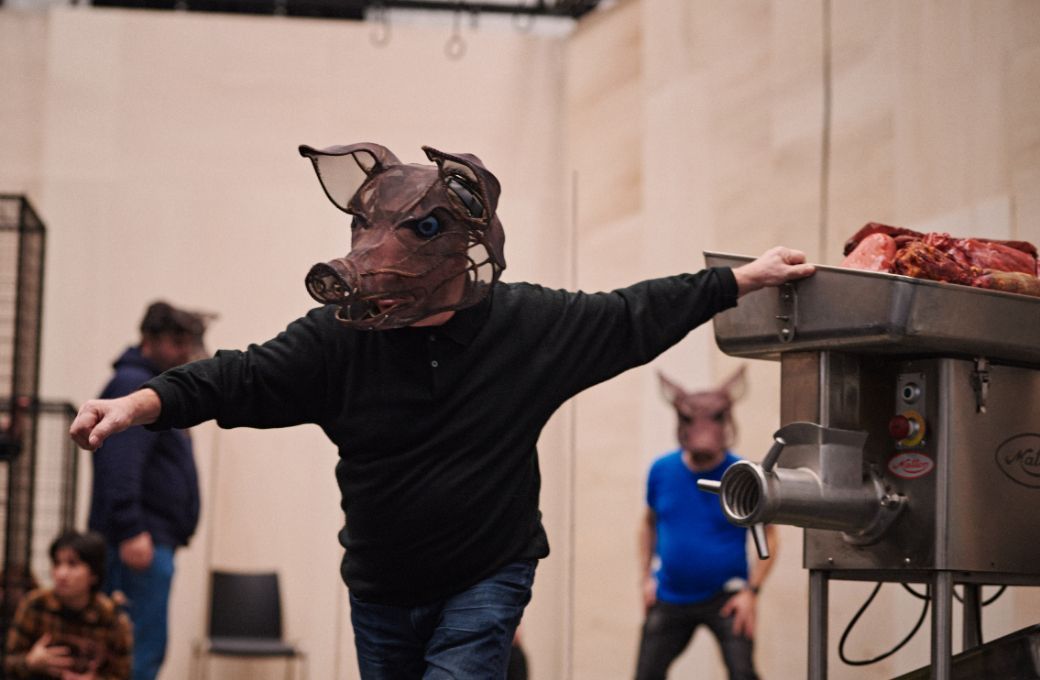 Gennady Bezzubenkov (Old Major) with the meat grinder &copy; Milagro Elstak