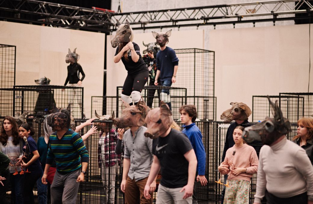 Cast and chorus &copy; Milagro Elstak