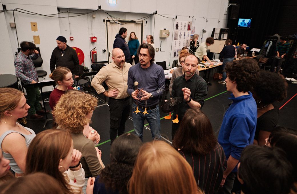 Debriefing at the end of rehearsals &copy; Milagro Elstak