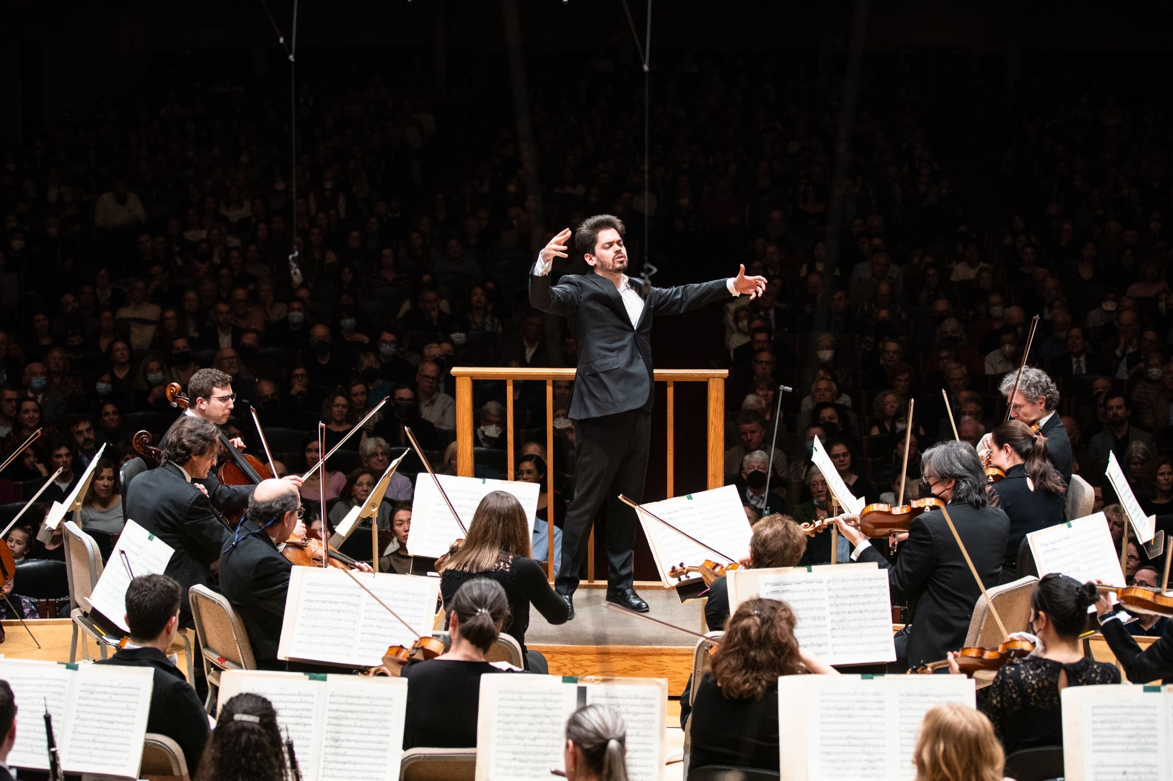Lahav Shani conducts the Boston Symphony Orchestra &copy; Robert Torres