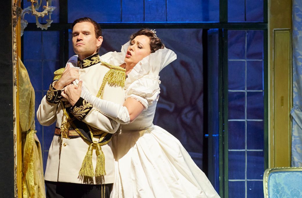 Michael Fabiano (Maurizio) and Carmen Topciu (Princesse de Bouillon) &copy; Keith Saunders