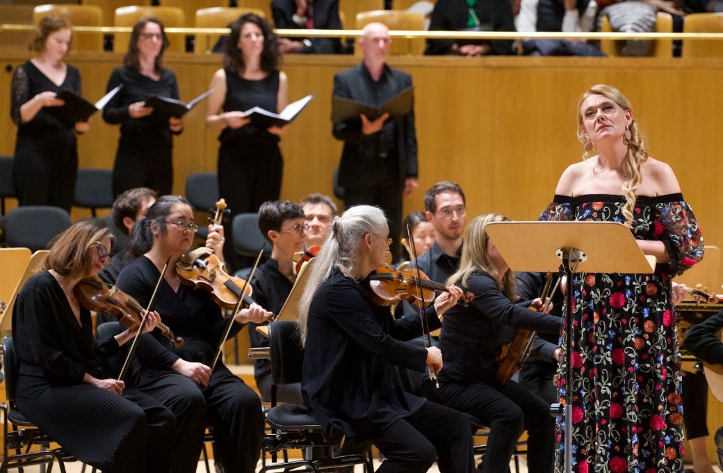 Magdalena Kožen&aacute; junto a Les Musiciens du Louvre &copy; Rafa Mart&iacute;n | Centro Nacional de Difusi&oacute;n Musical (CNDM)