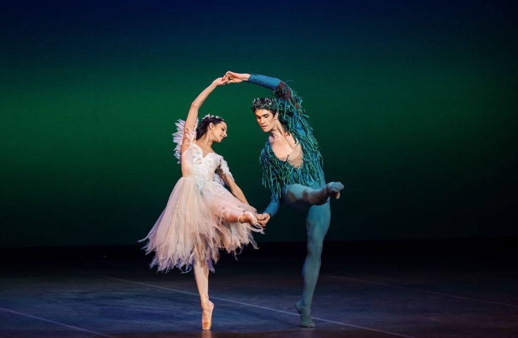 Francesca Hayward and William Bracewell in <i>The Dream</i> &copy; Nicholas MacKay MACKAY PRODUCTIONS