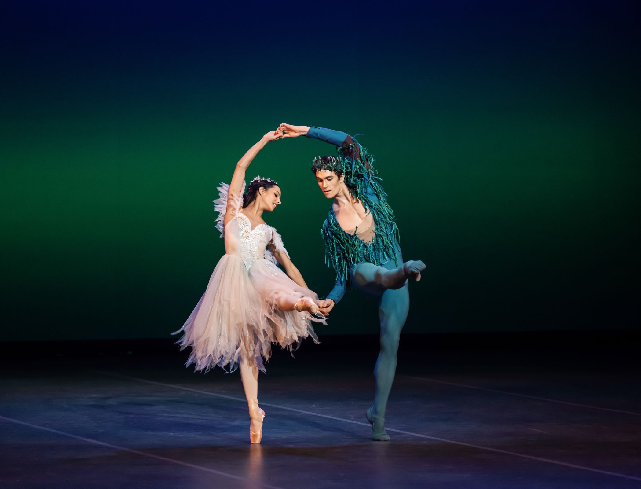 Francesca Hayward and William Bracewell in <i>The Dream</i> &copy; Nicholas MacKay MACKAY PRODUCTIONS