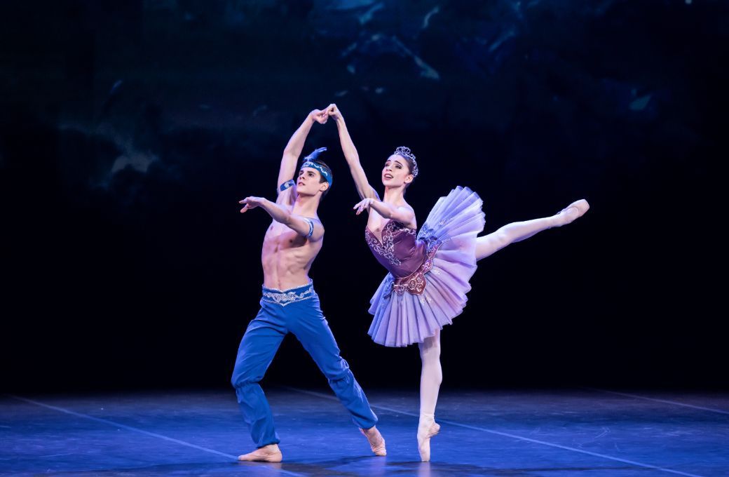 Margarita Fernandes and Ant&oacute;nio Casalinho in <i>Le Corsaire</i> &copy; Nicholas MacKay MACKAY PRODUCTIONS