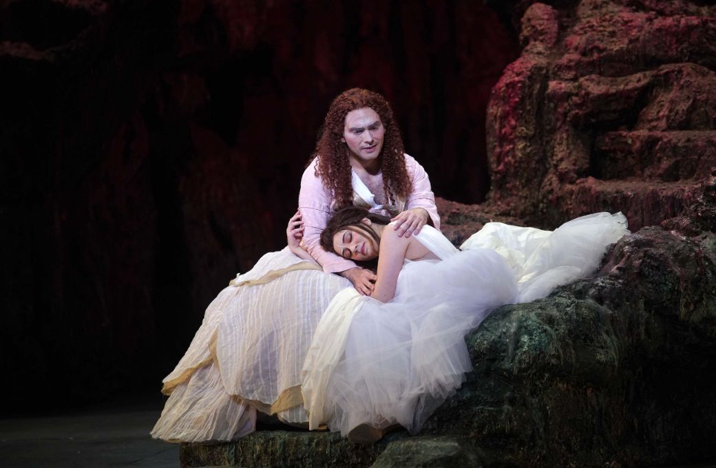 Gabriel D&iacute;az (Pirra/Achille) y Francesca Aspromonte  (Deidamia) &copy; Javier del Real | Teatro Real