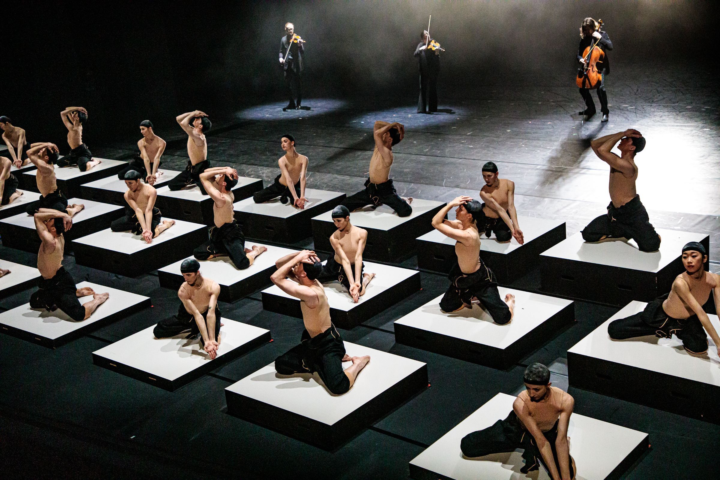 Staatsballett Berlin in Alexander Ekman's <i>Cacti</i> © Yan Revazov