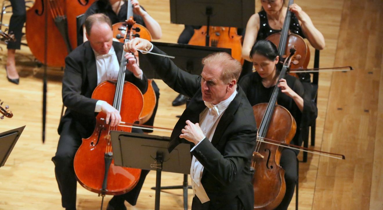 Music Director Christoph Poppen &copy; Hong Kong Sinfonietta Ltd