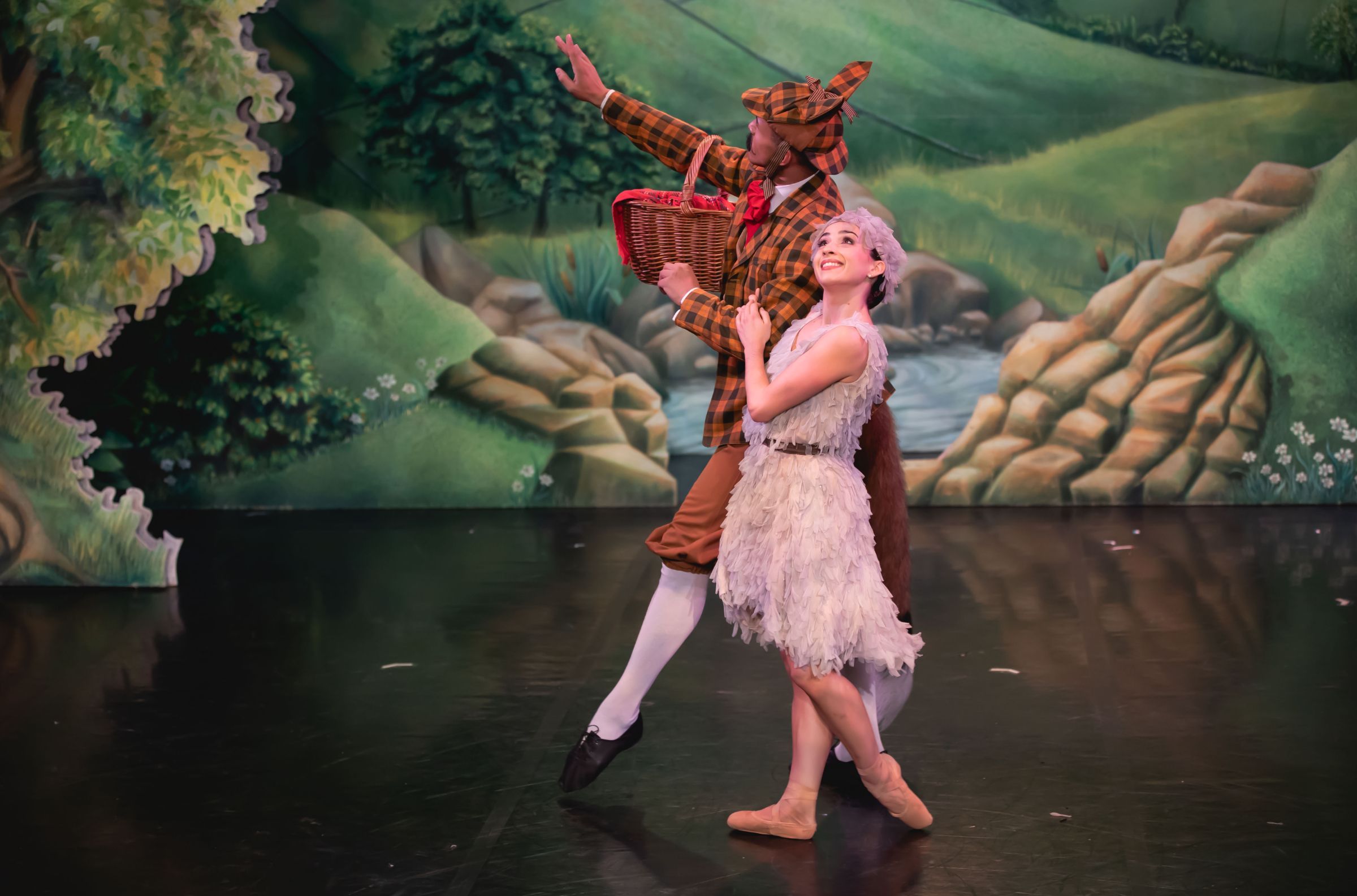 Julie Nunès and Wesley Branch in Northern Ballet's <i>Ugly Duckling</i> © Emily Nuttall