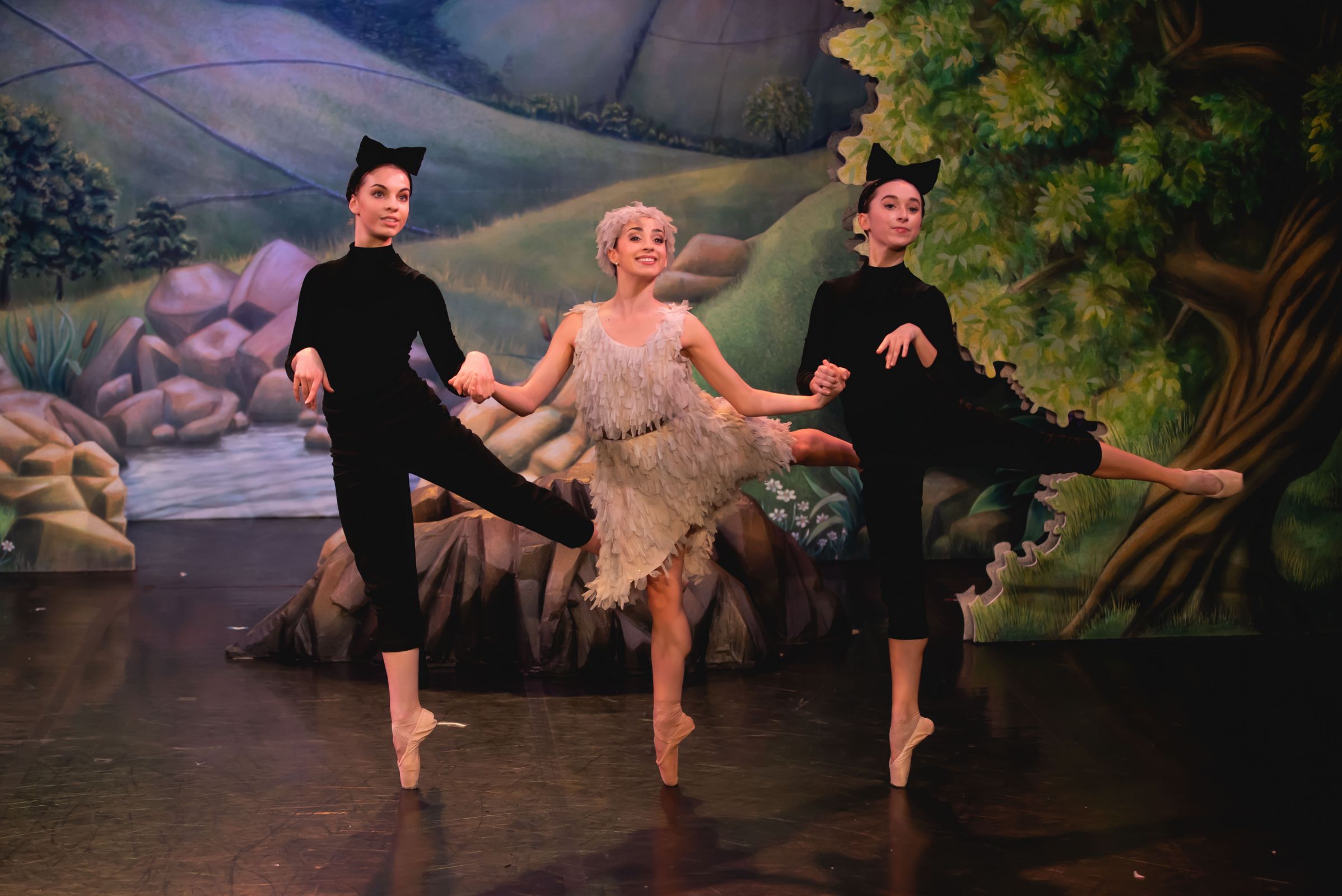 Holly Slater, Julie Nunès and Leah Allen in Northern Ballet's <i>Ugly Duckling</i> © Emily Nuttall