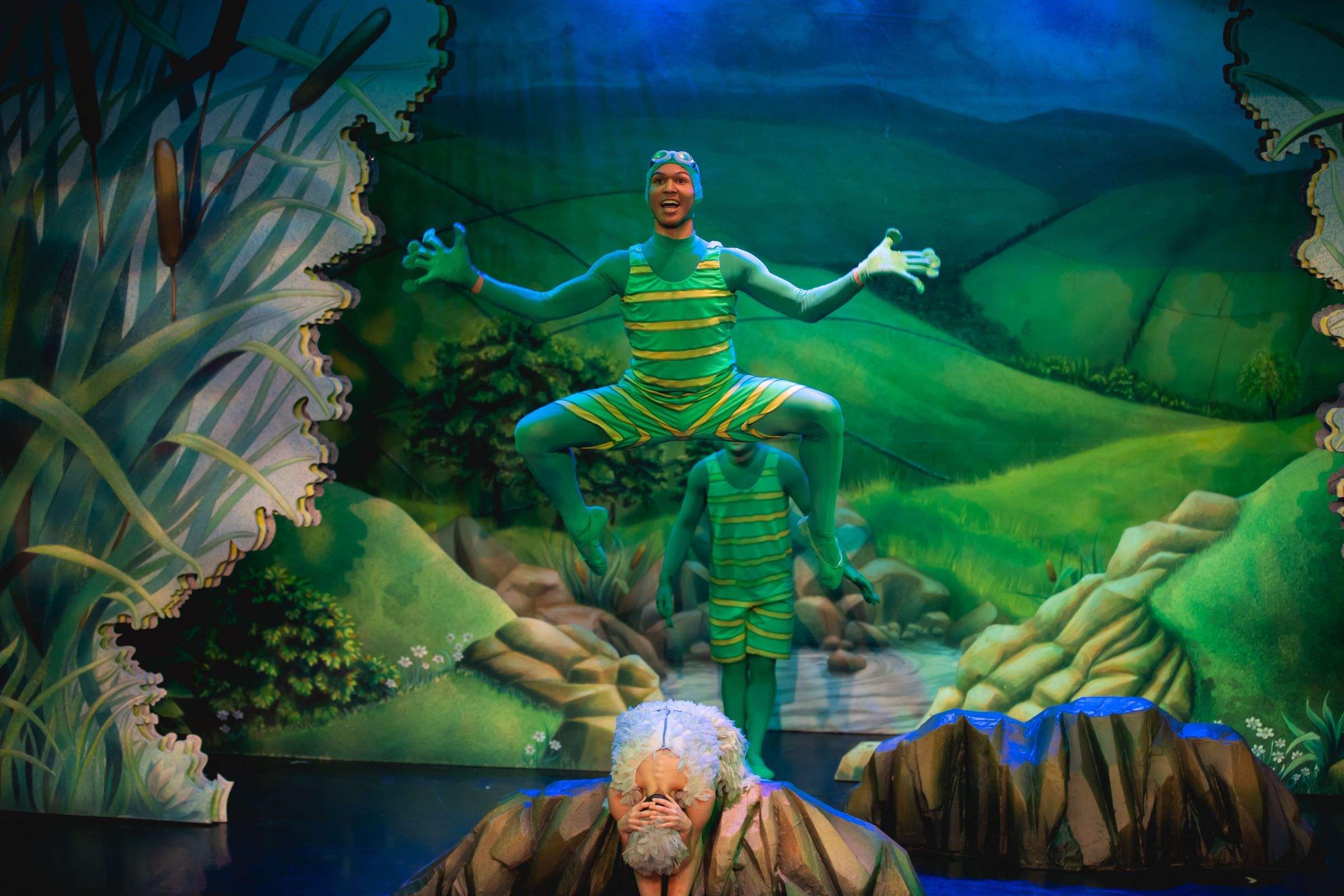 Wesley Branch and Julie Nunès in Northern Ballet's <i>Ugly Duckling</i> © Emily Nuttall