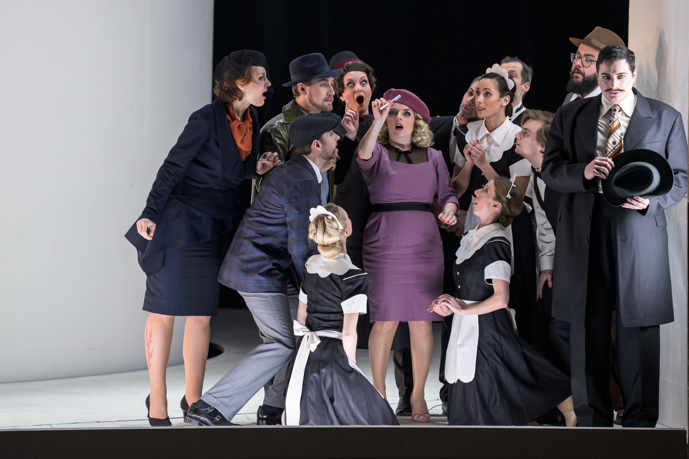 Jana Sibera (Nettchen) and the State Opera Chorus &copy; Národní divadlo | Serghei Gherciu