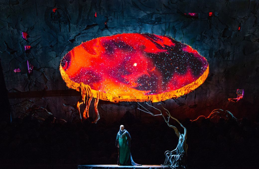 Girard's new Lohengrin oldfashioned Wagner makes a return to the Met