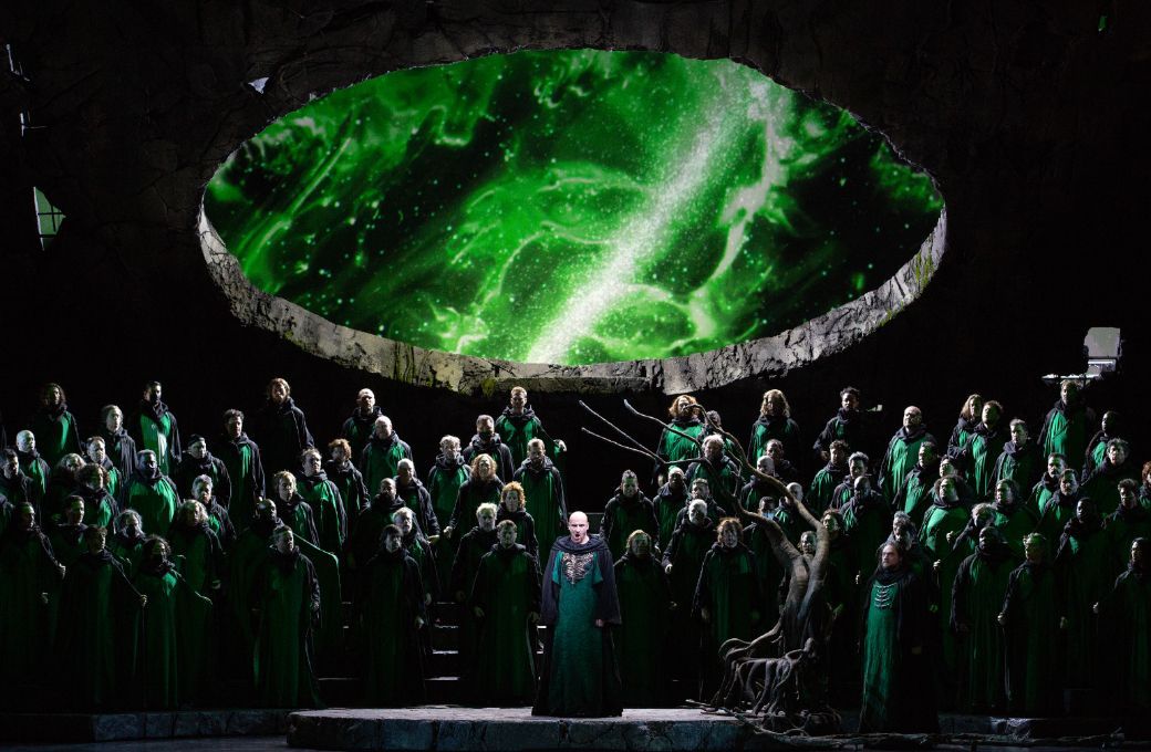 G&uuml;nther Groissb&ouml;ck (Heinrich) and Met Opera Chorus &copy; Marty Sohl | Met Opera