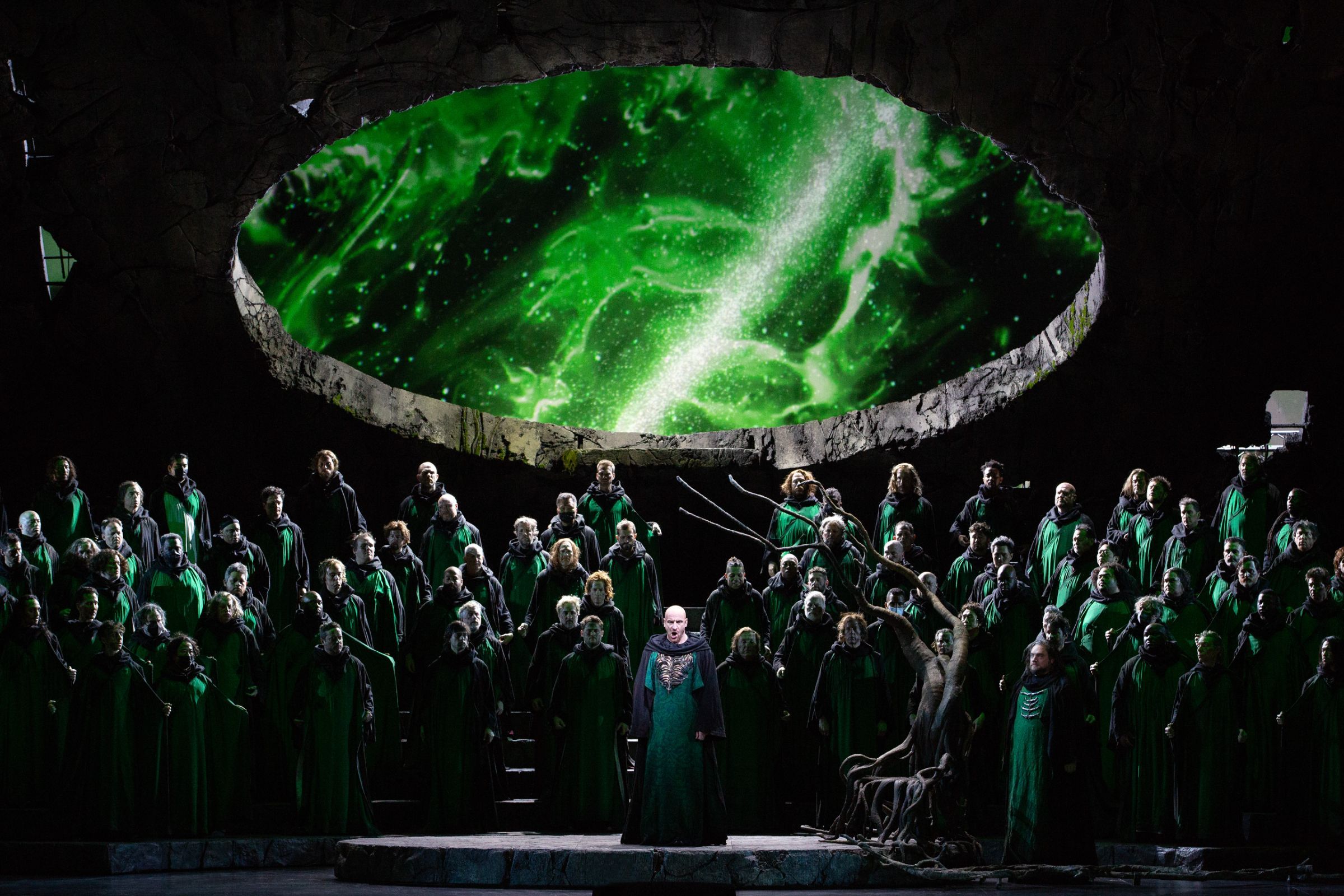 Günther Groissböck (Heinrich) and Met Opera Chorus &copy; Marty Sohl | Met Opera