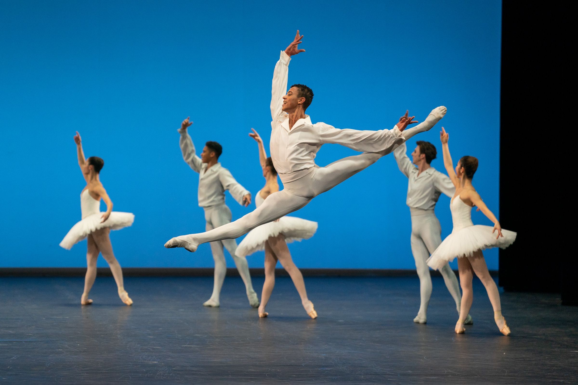 Guillaume Diop in <i>Études</i> © Yonathan Kellerman / Opéra national de Paris
