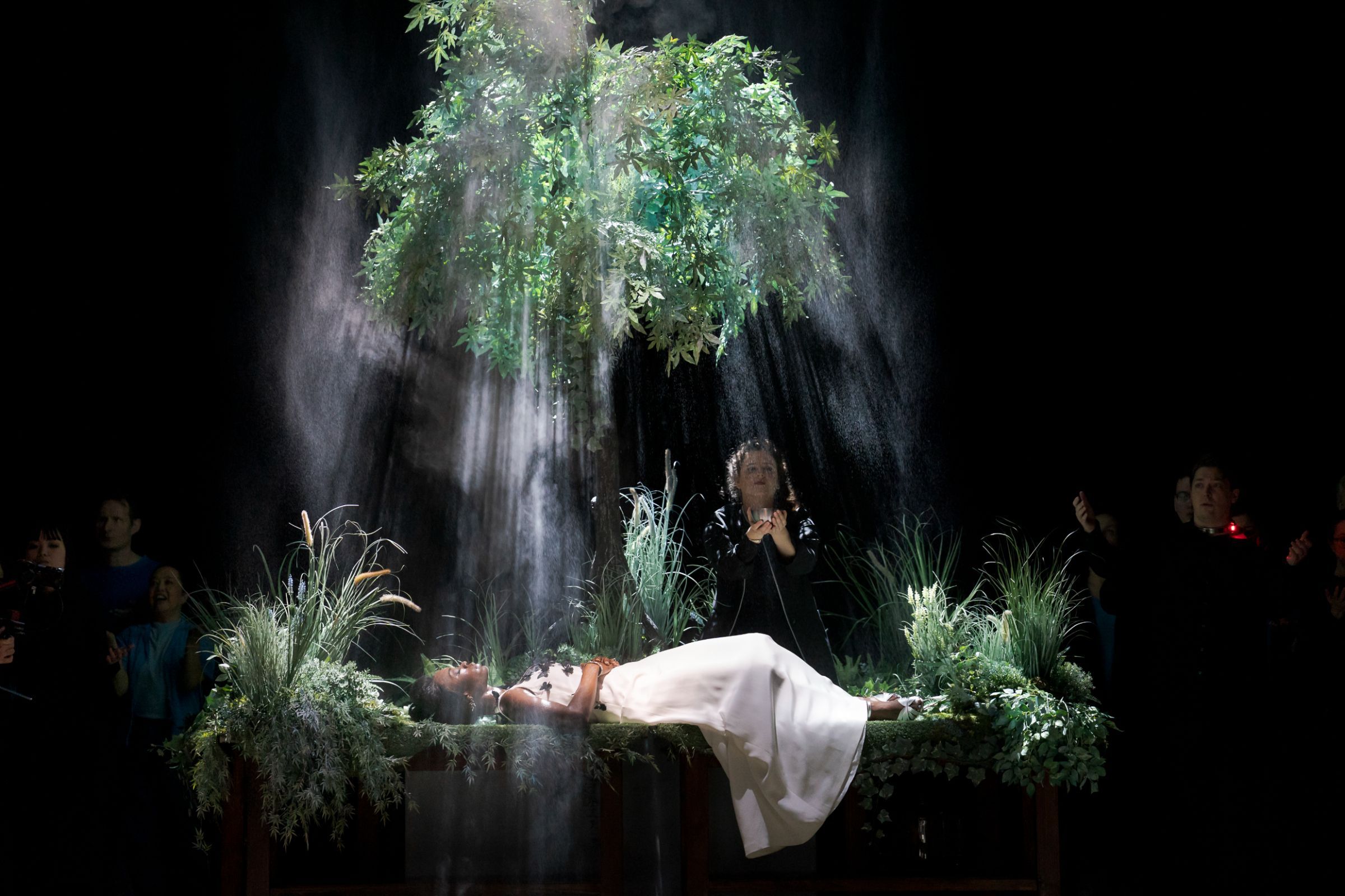 Jeanine de Bique (Nitocris) und Eva Zaïcik (Daniel) &copy; Werner Kmetitsch