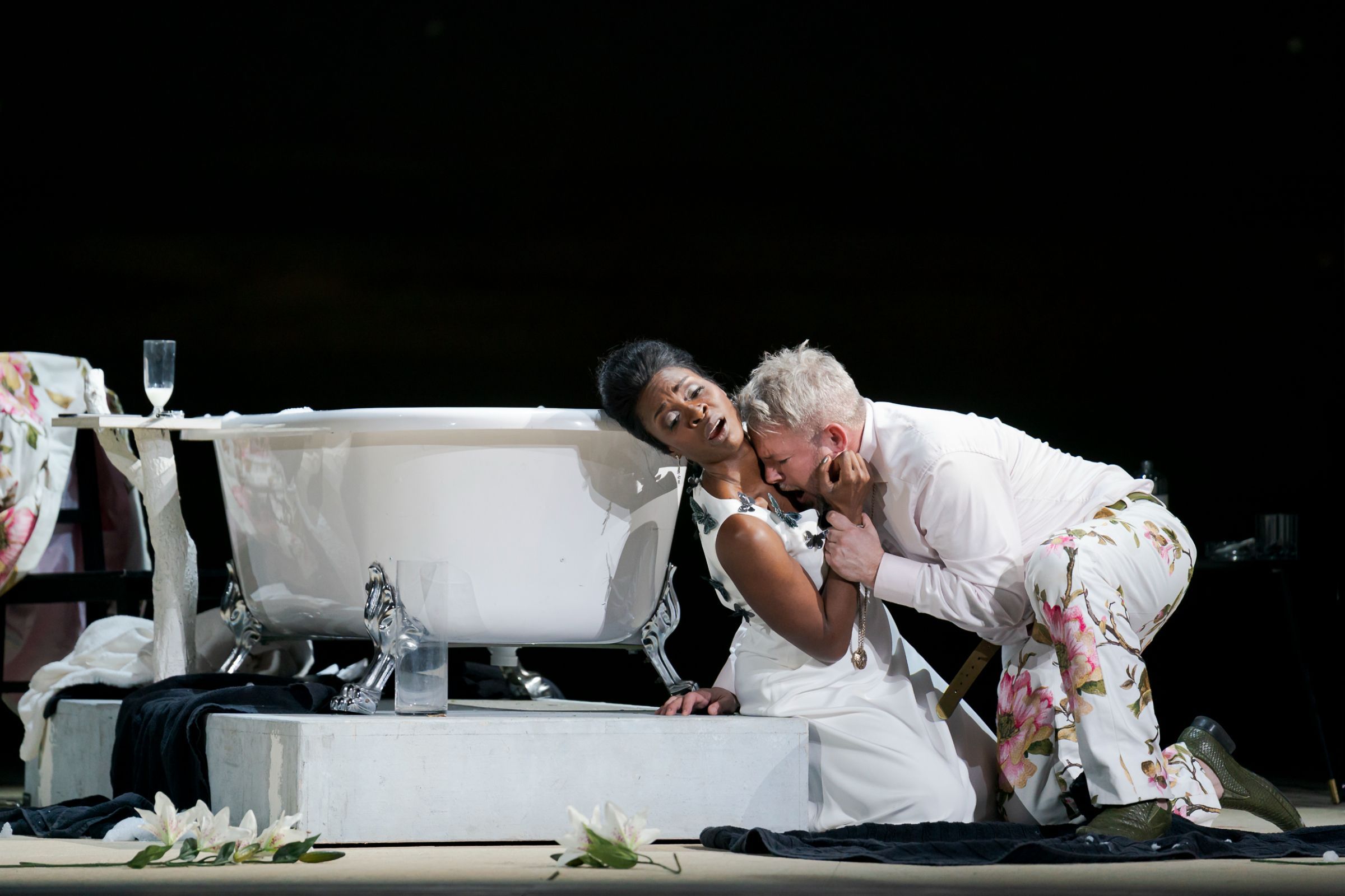 Jeanine de Bique (Nitocris) und Robert Murray (Belshazzar) &copy; Werner Kmetitsch