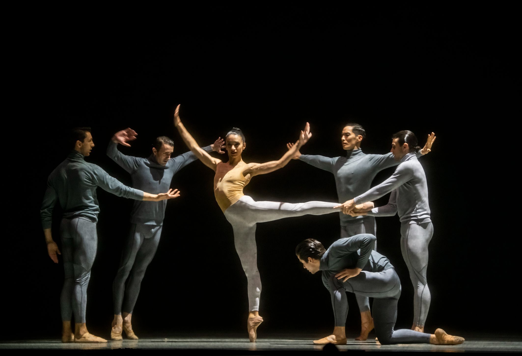 Ballett am Rhein in Demis Volpi's <i>One and Others</i> &copy; Bettina Stöß