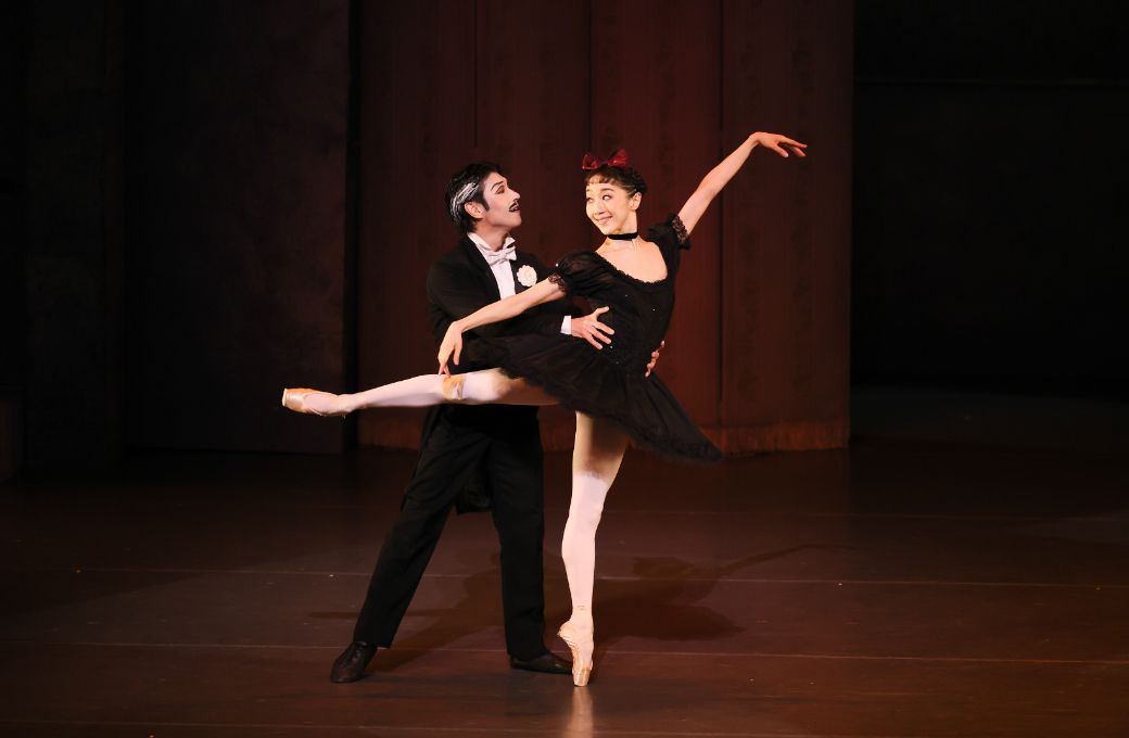 Ryuji Yamamoto and Yui Yonezawa in Roland Petit's <i>Coppélia</i> &copy; Kiyonori Hasegawa