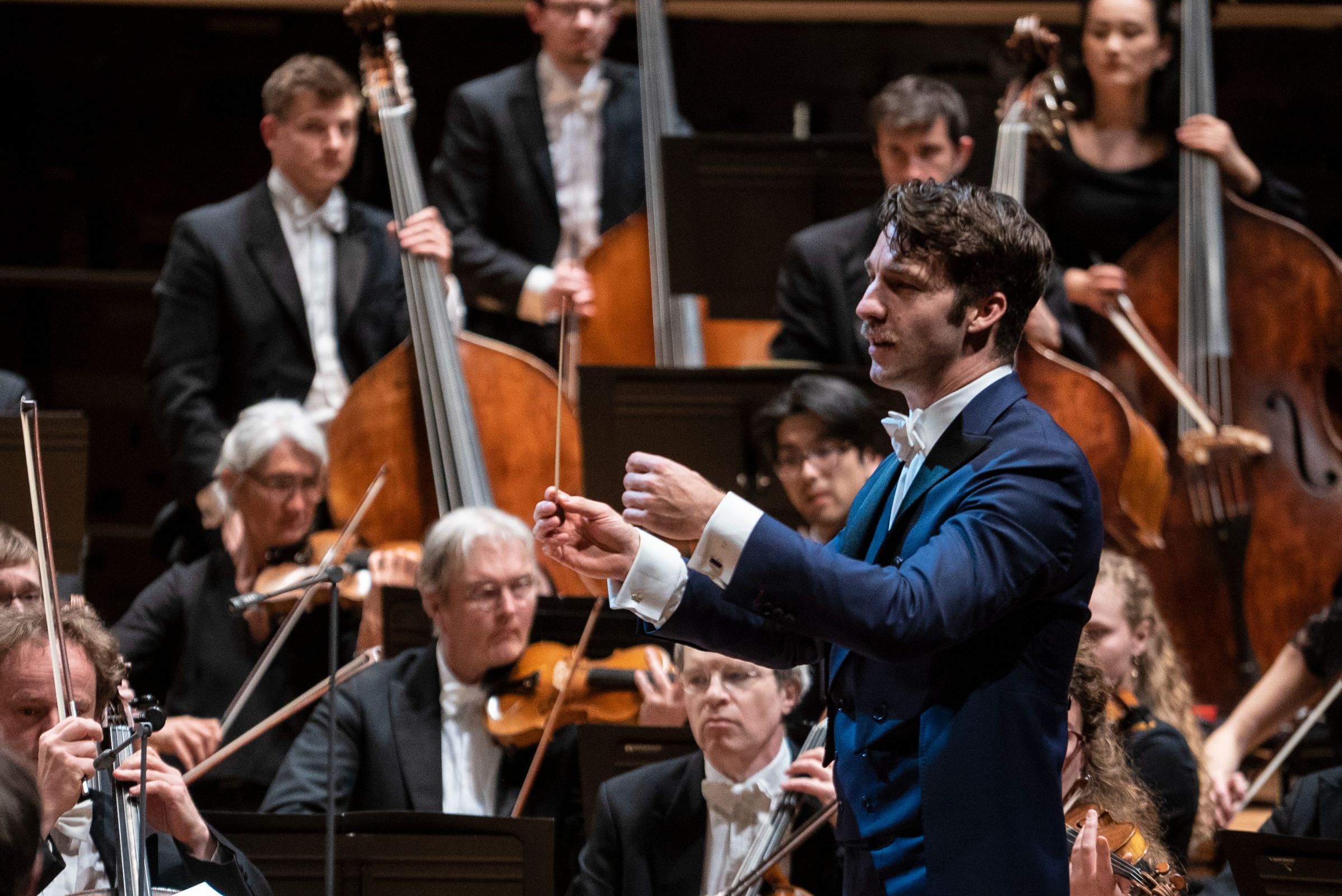 Lorenzo Viotti dirige les Münchner Philharmoniker à la Philharmonie &copy; Charles d'Hérouville