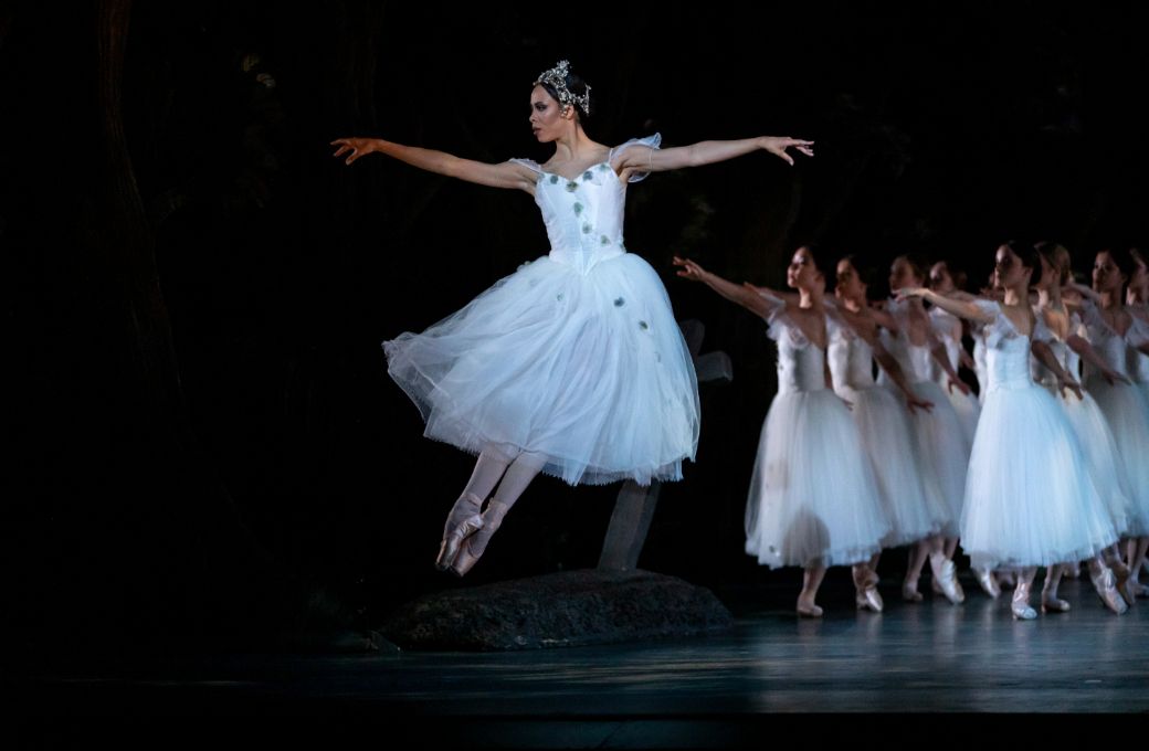 Nikisha Fogo as Myrtha in Helgi Tomasson's <i>Giselle</i> &copy; Lindsay Thomas
