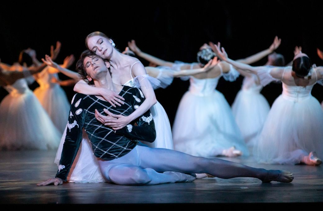 Sasha De Sola and Aaron Robison in Helgi Tomasson's <i>Giselle</i> &copy; Lindsay Thomas