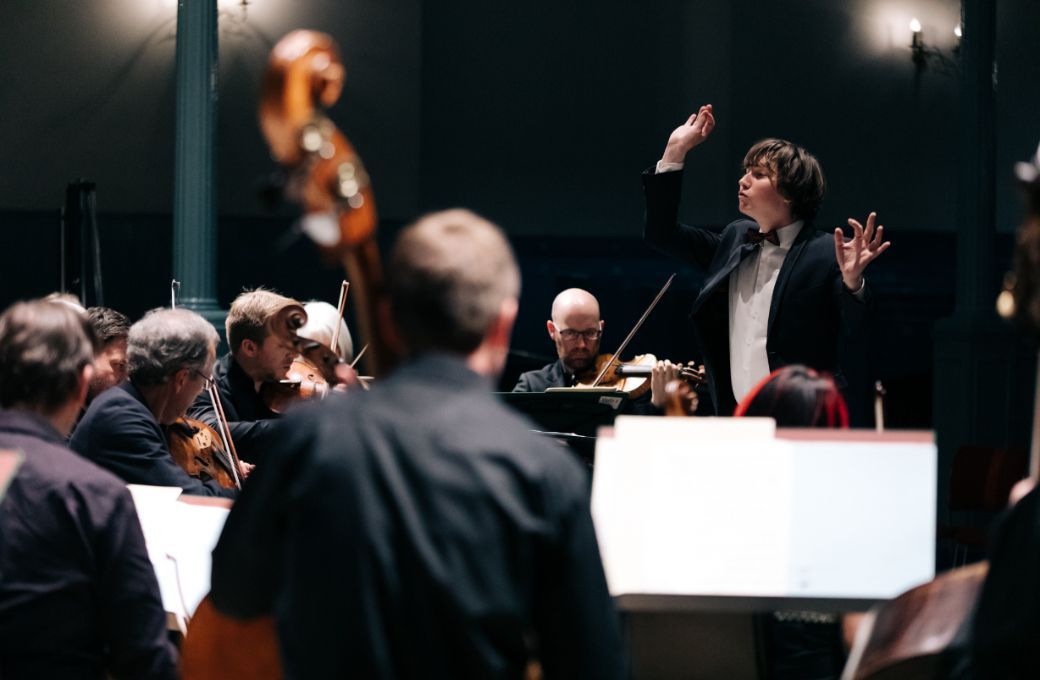 Maxim Emelyanychev conducts the Scottish Chamber Orchestra © Ryan Buchanan