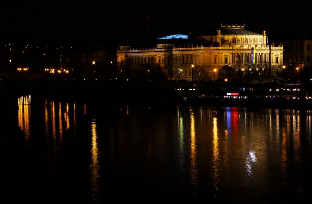 View of the Rudolfinum from the river © Flickr | Guillaume Baviere